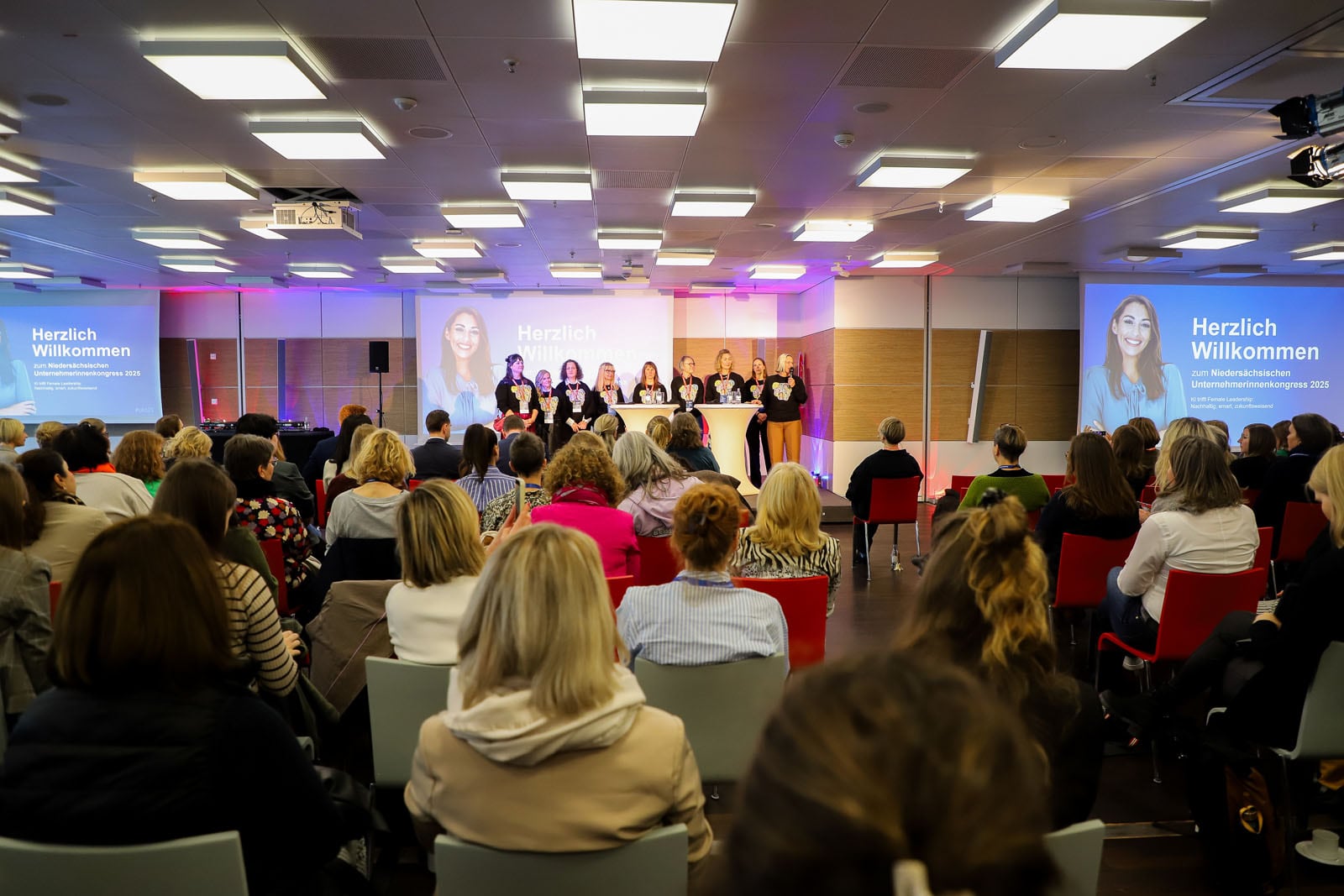 Unternehmerinnenkongress 2025 in Hannover: Netzwerken in der Sparkasse