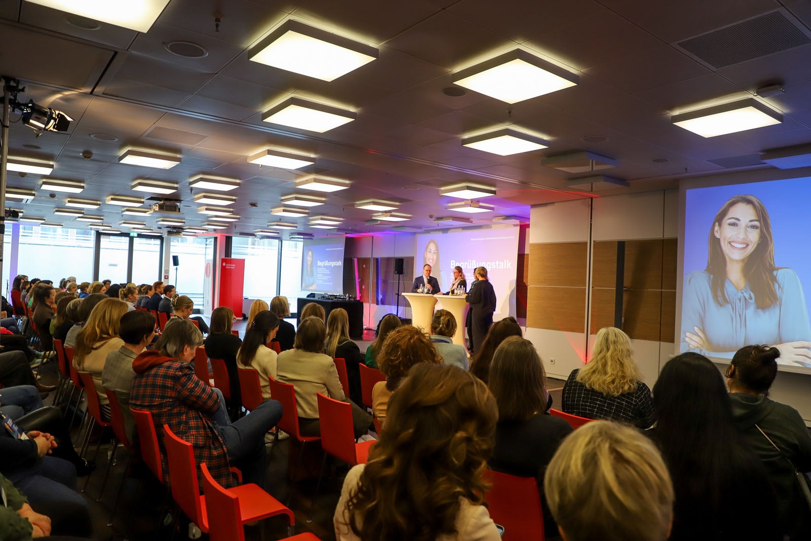 Unternehmerinnenkongress 2025 in Hannover: Netzwerken in der Sparkasse